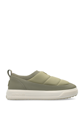 Sports shoes with logo patch