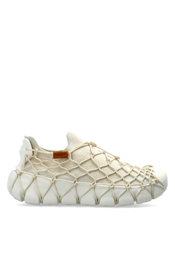 Sports shoes 