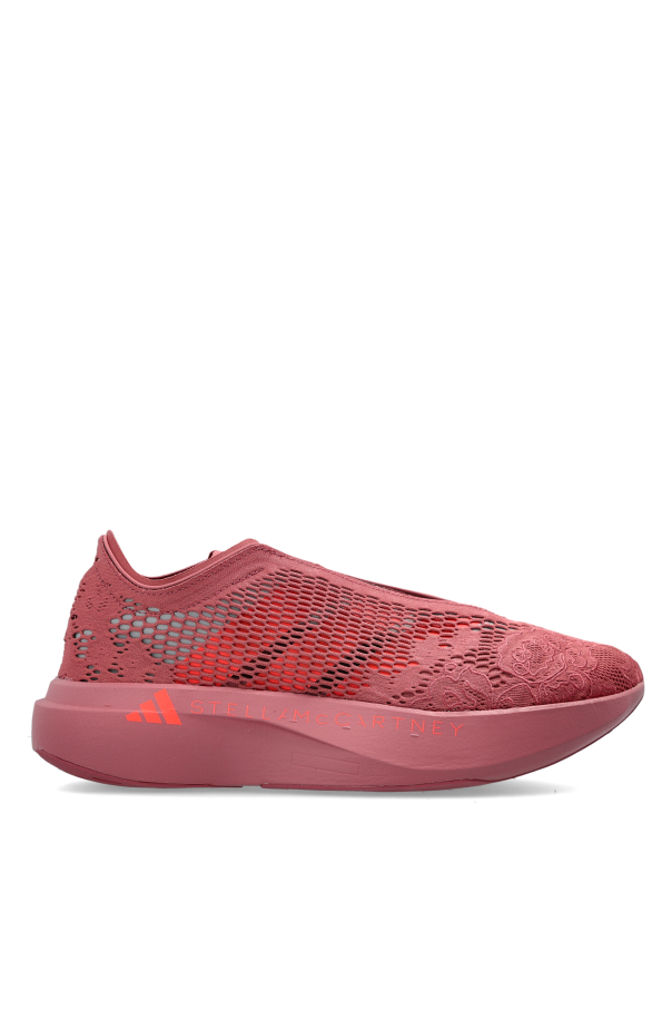 Sports shoes 