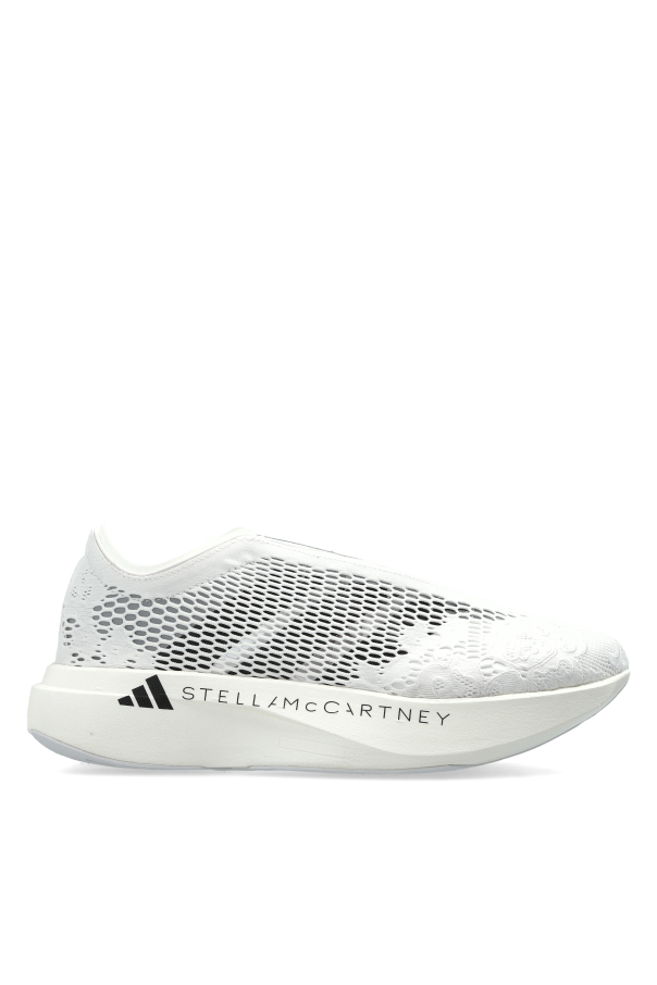 Sports shoes 