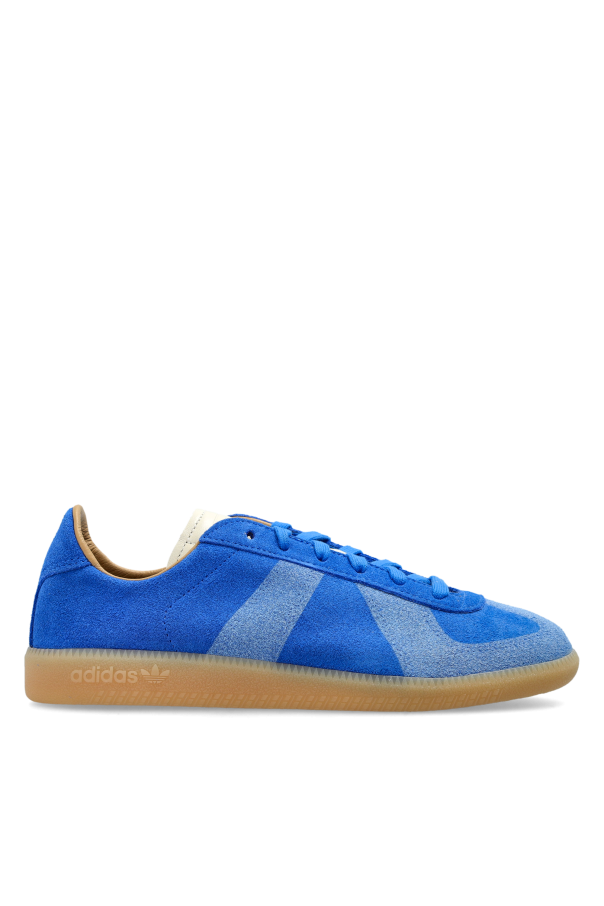 Sports shoes 