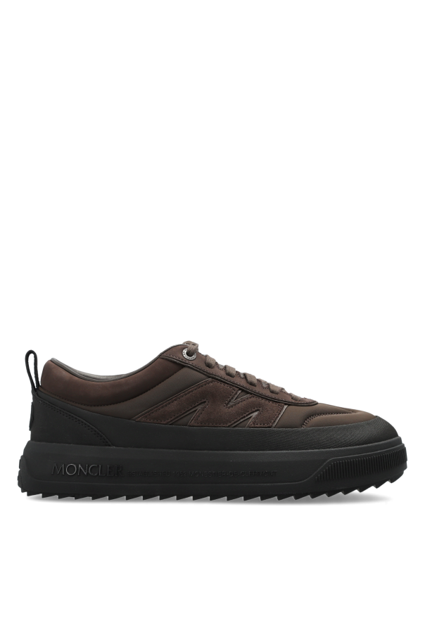 Sport shoes 