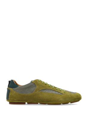 Sports shoes
