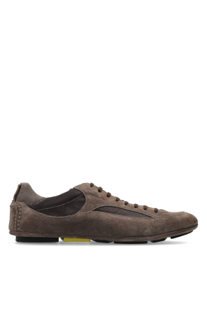 Sports shoes