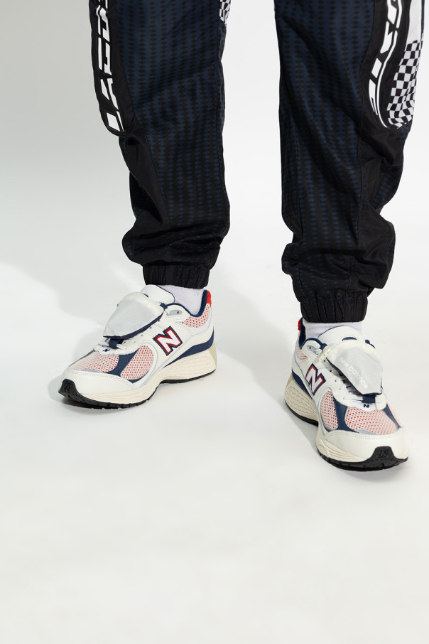New Balance ‘M2002RVE’ sneakers