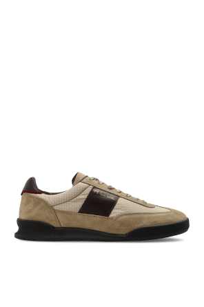 Sports shoes with logo