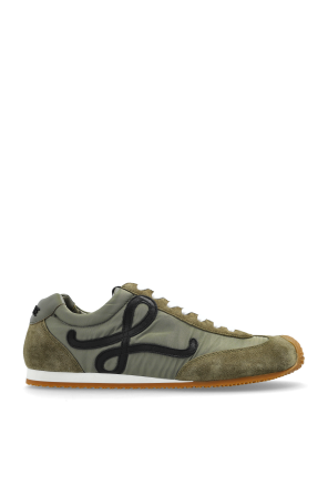 Sports shoes