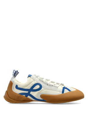 "Grip" sports shoes