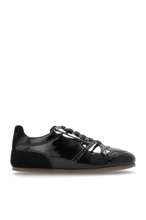 Lackierte Sportschuhe