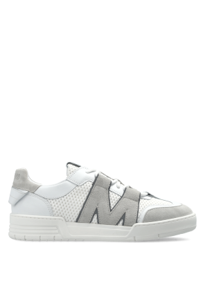 Sports shoes