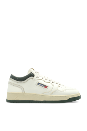 Sports shoes 