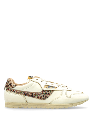 Windspin’ sports shoes