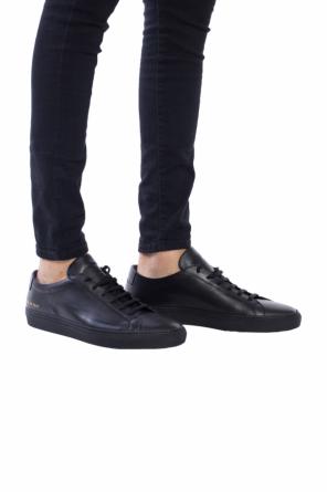 Sznurowane buty sportowe od Common Projects