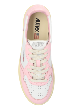 Autry Sports shoes 'Medalist Low' on platform