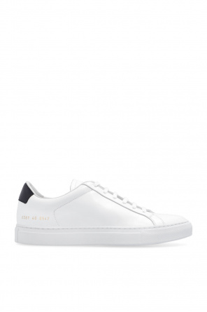 ‘retro low’ sneakers od Common Projects