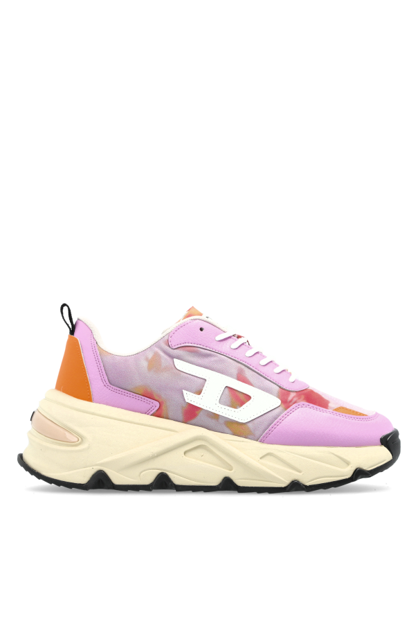 Sports shoes on the ‘S-SAVANNAH TULU’ platform od Diesel
