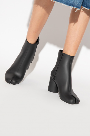 'tabi' split-toe ankle boots od Maison Margiela