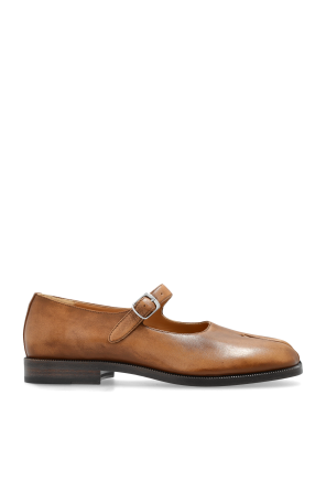 Shoes with cut-out Tabi