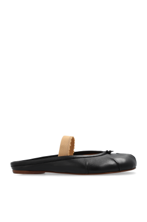 ‘tabi’ split-toe leather slides od Maison Margiela