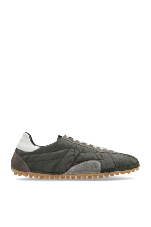 Quilted sports shoes