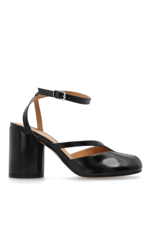 Heeled shoes