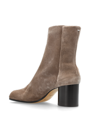 Maison Margiela Wildleder-Stiefeletten mit Absatz und Ausschnitt 'Tabi'