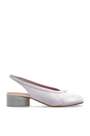 Leather heeled shoes with a "tabi" toe od Maison Margiela