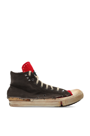 Sports shoes above the ankle