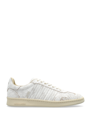Sports shoes 