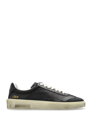 Sports shoes 