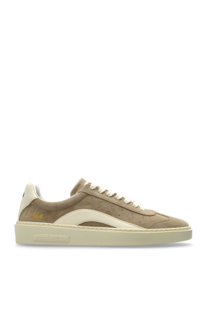 Sports shoes 