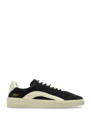 Sports shoes 