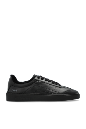 Sports shoes 