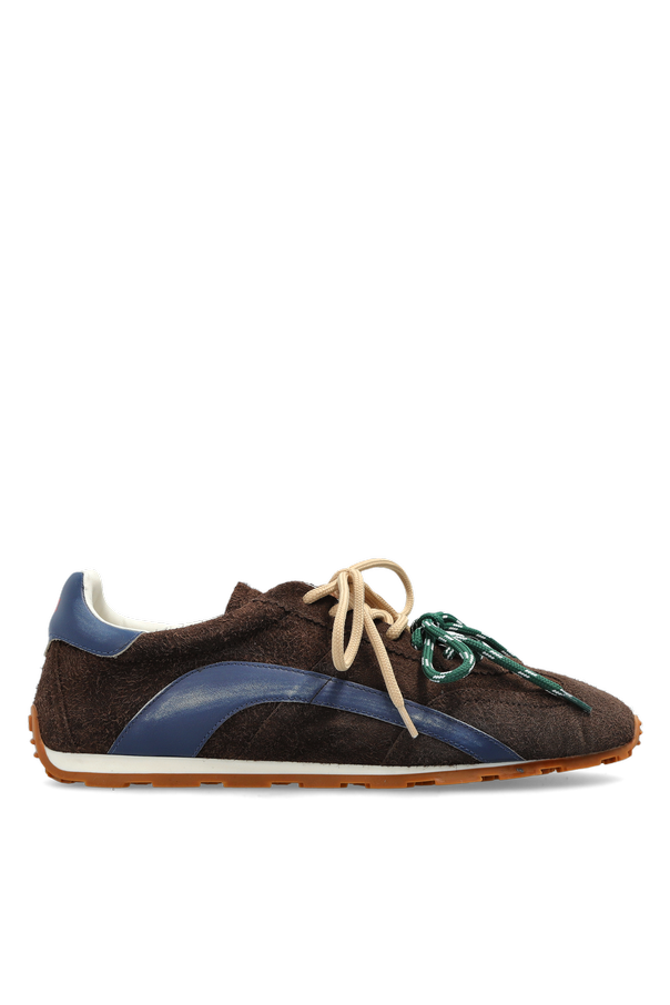 Sport shoes 