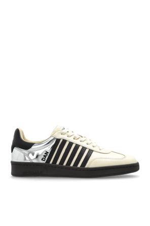 Sports shoes 