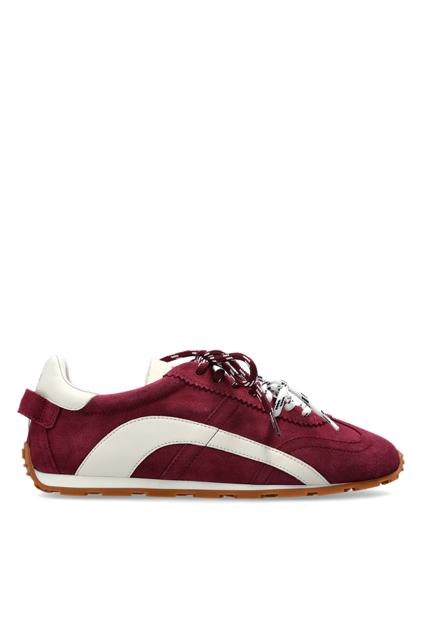 Sports shoes 