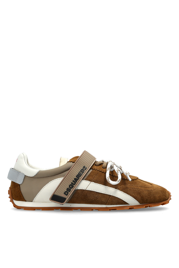 Sports shoes 