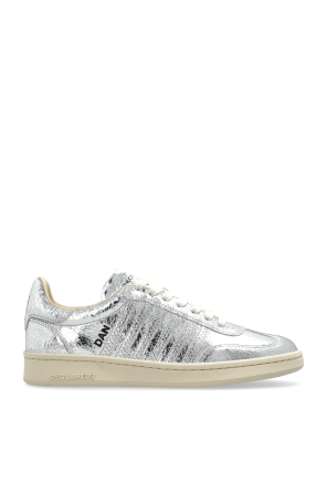 Sports shoes 