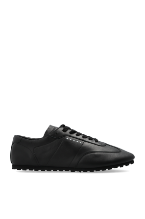 Sports shoes