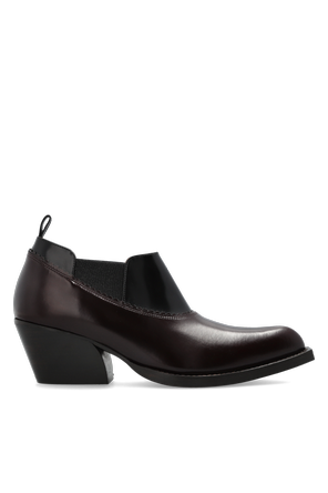 Botins de salto alto em pele