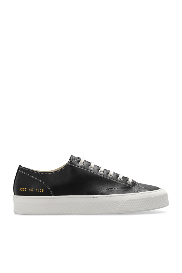 ‘Tournament Low’ sneakers od Common Projects
