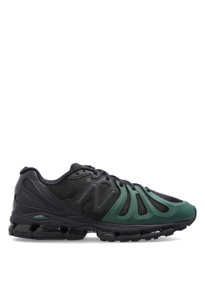 ‘U189040C’ sneakers