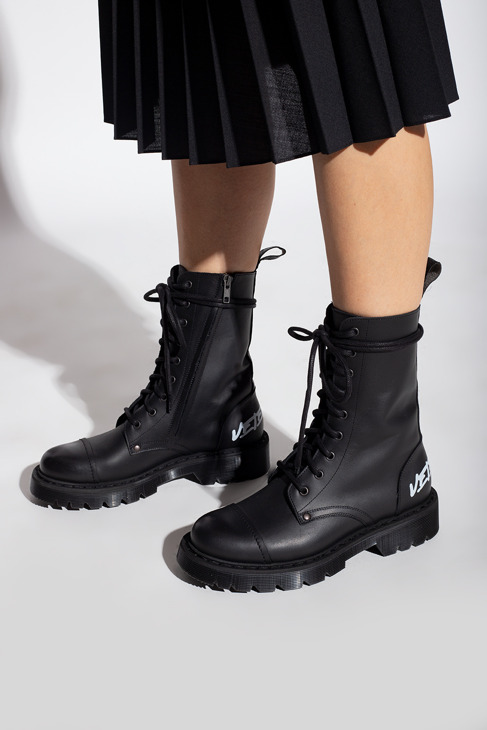VETEMENTS V Jadon Ii Combat Boots In Black Leather