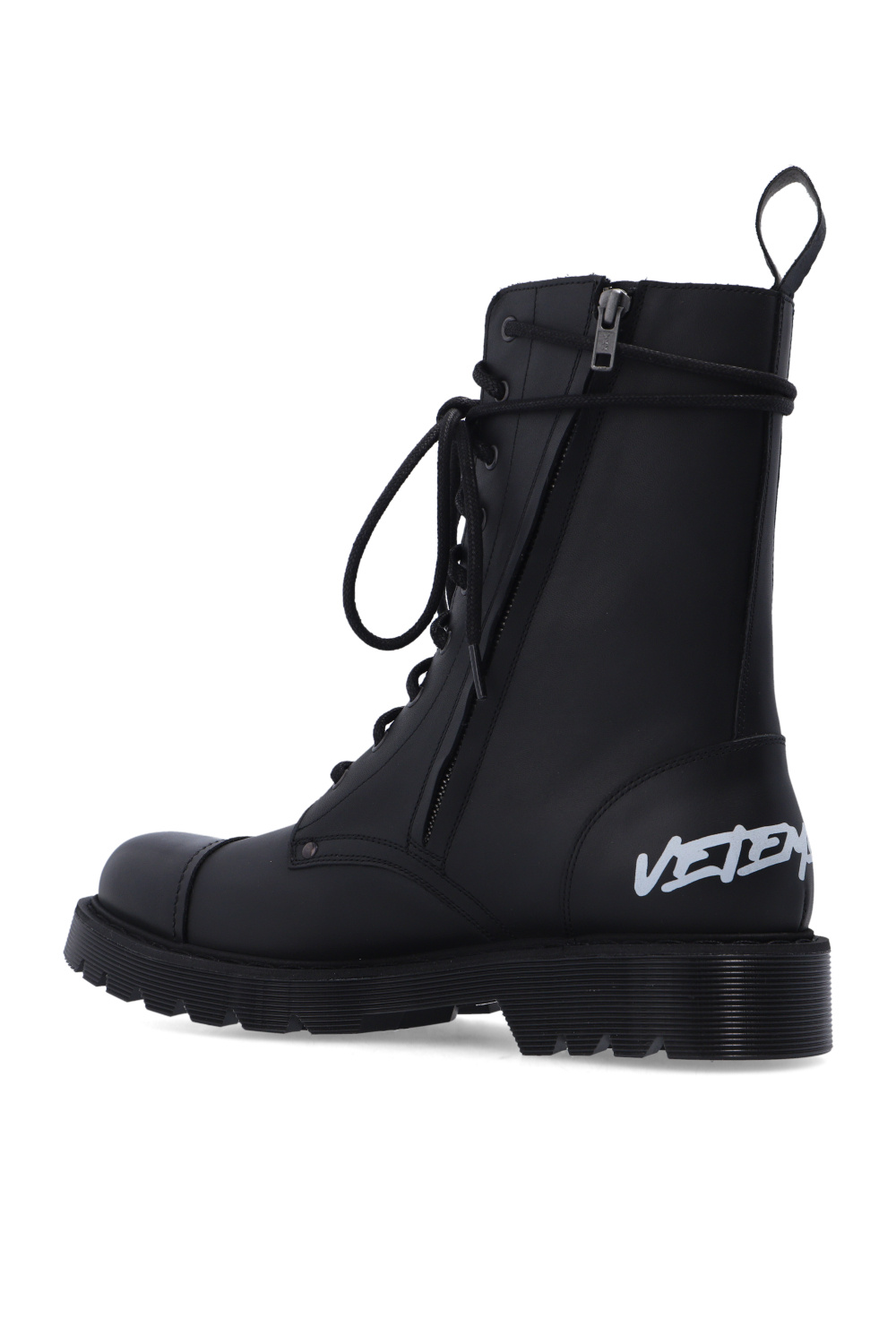 VETEMENTS Step out for adventure on a cool day wearing ™ Salesa boots