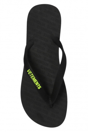 VETEMENTS Flip-flops with logo