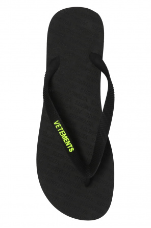 VETEMENTS Flip-flops with logo