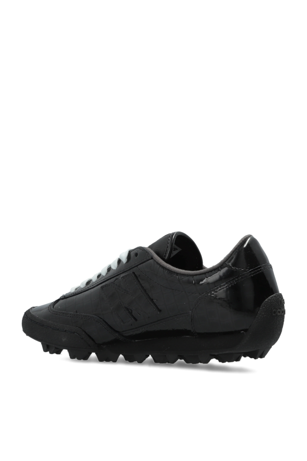 Black ‘UGTR’ sports shoes New Balance - Vitkac GB