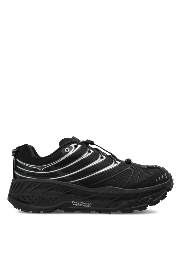 Sports shoes 