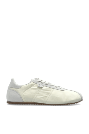 Sportschuhe mit Logo