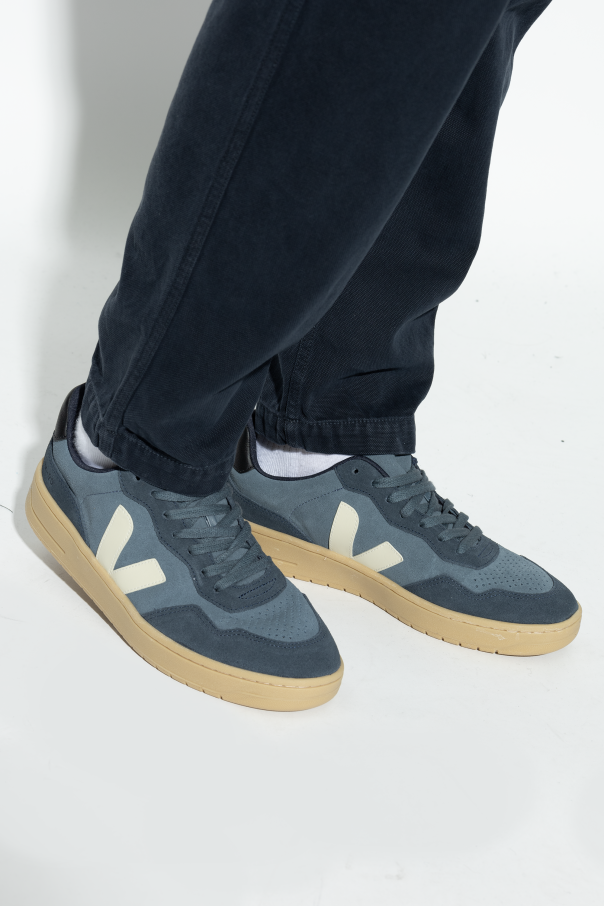 Veja Sneakers V-90 Suede